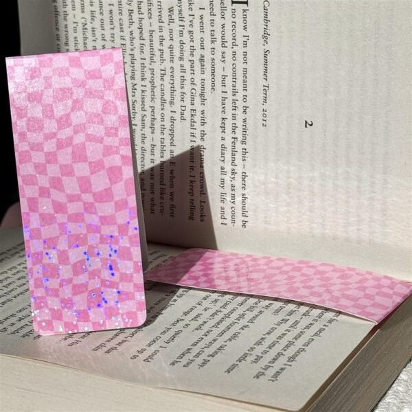 pink checkered magnetic bookamark 01