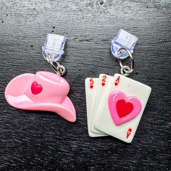 Preppy Kindle Charm Set – Pink Cowboy Hat & Playing Cards E-Reader Dust Plugs