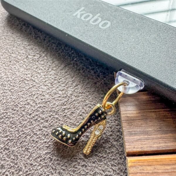 Black High Heel Kindle Charm – Glam E-Reader Dust Plug & Phone Charm